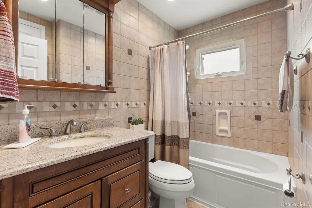 234 E 3rd Street Deer Park NY 11729