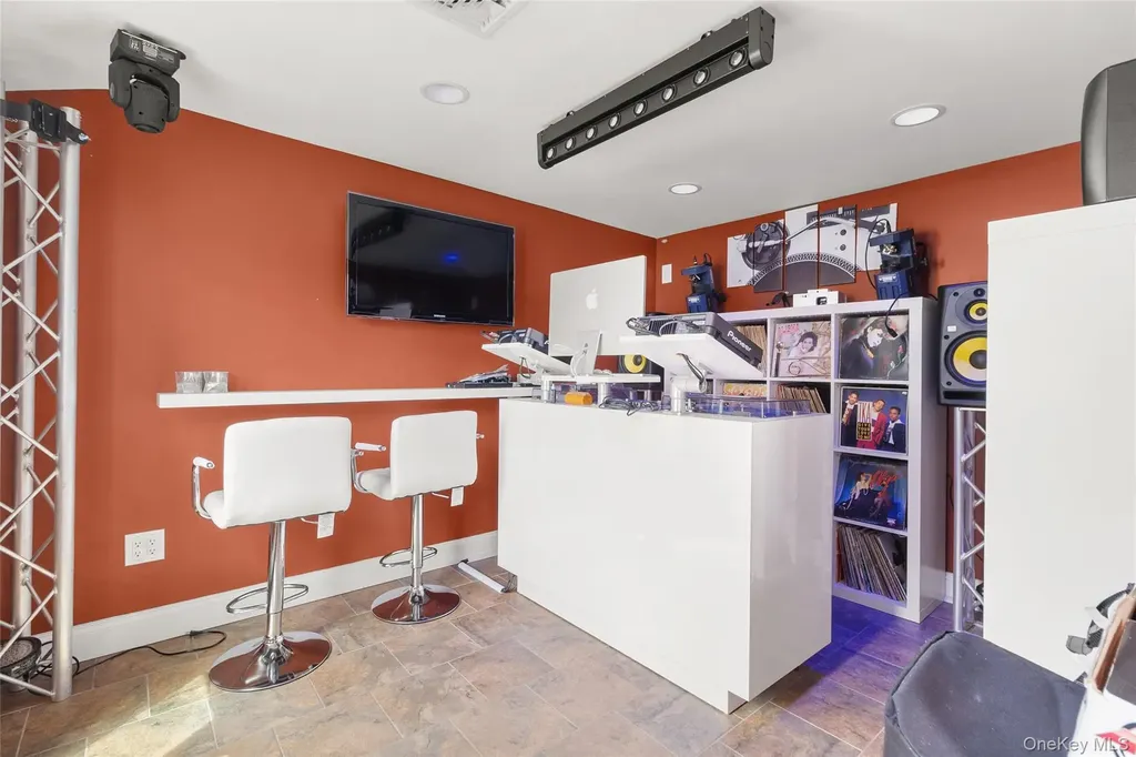 234 E 3rd Street Deer Park NY 11729