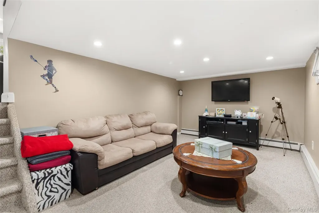234 E 3rd Street Deer Park NY 11729