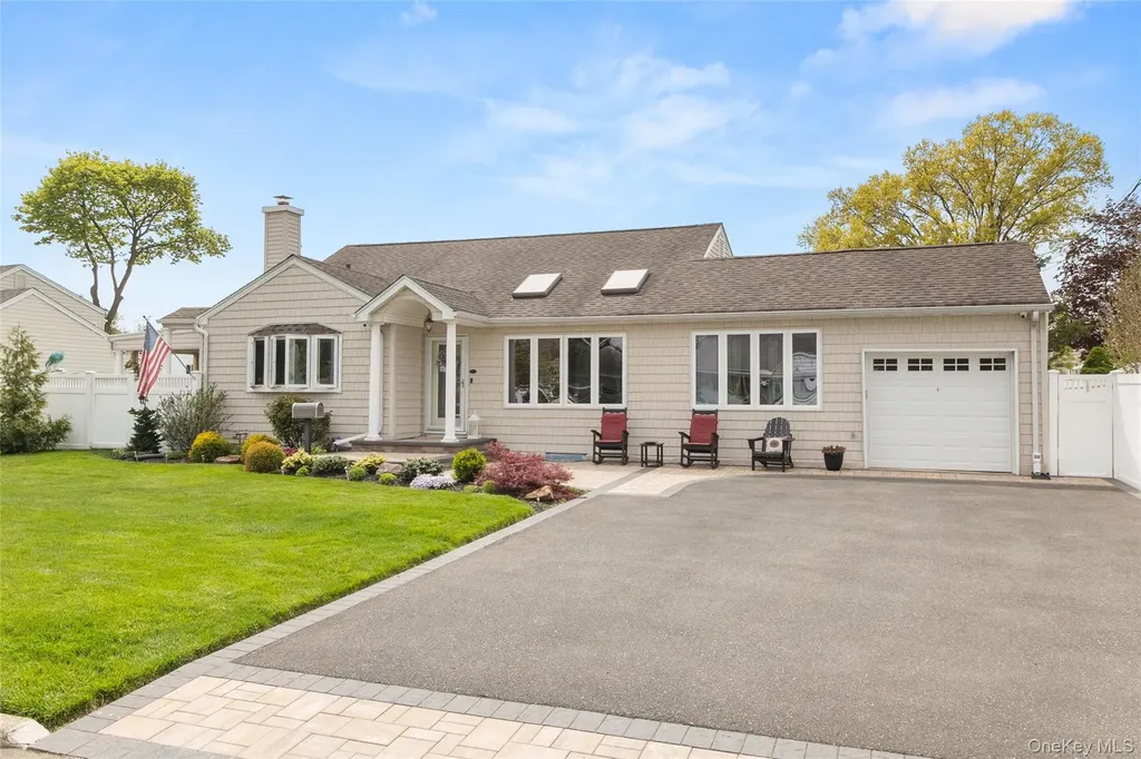 234 E 3rd Street Deer Park NY 11729