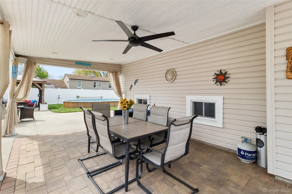 234 E 3rd Street Deer Park NY 11729