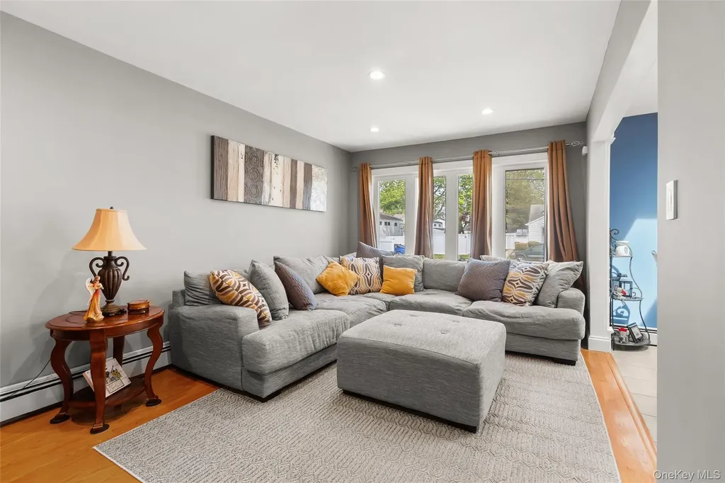 234 E 3rd Street Deer Park NY 11729