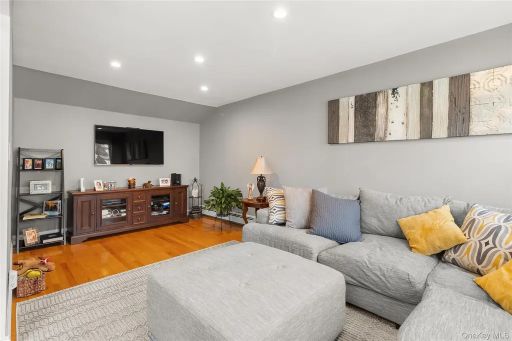 234 E 3rd Street Deer Park NY 11729