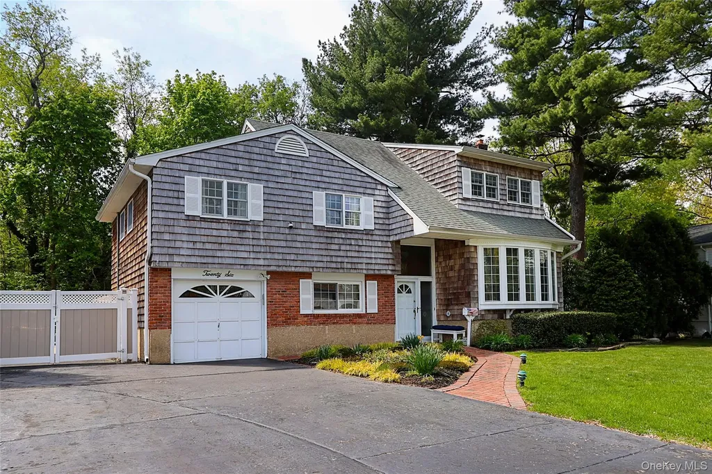 26 Daniel Drive Glen Cove NY 11542