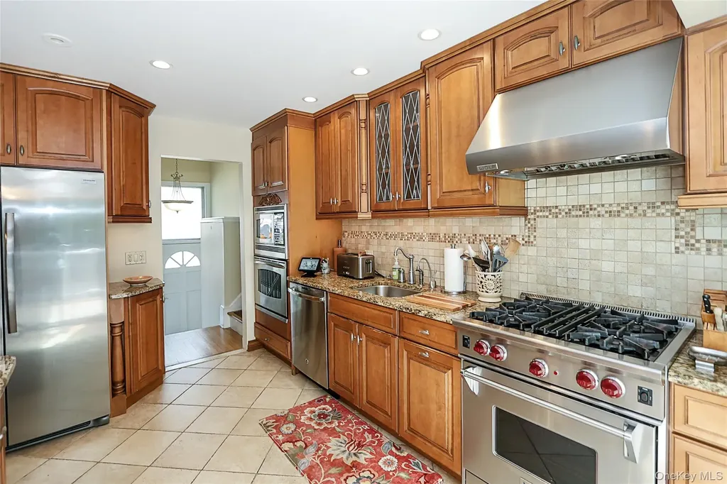 26 Daniel Drive Glen Cove NY 11542