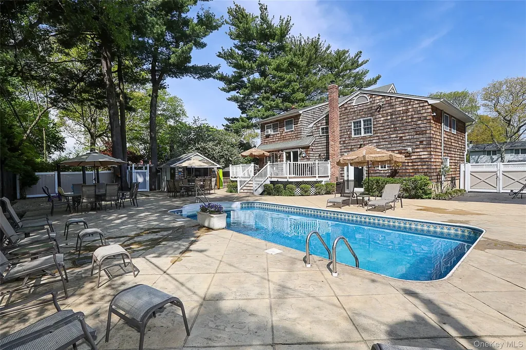 26 Daniel Drive Glen Cove NY 11542