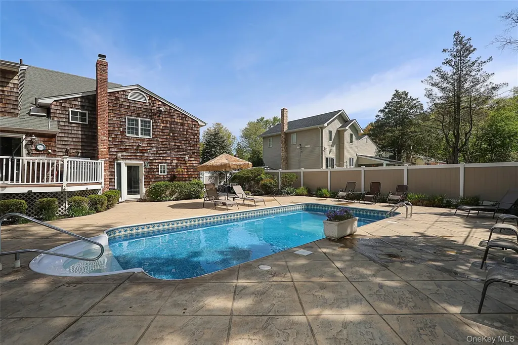 26 Daniel Drive Glen Cove NY 11542