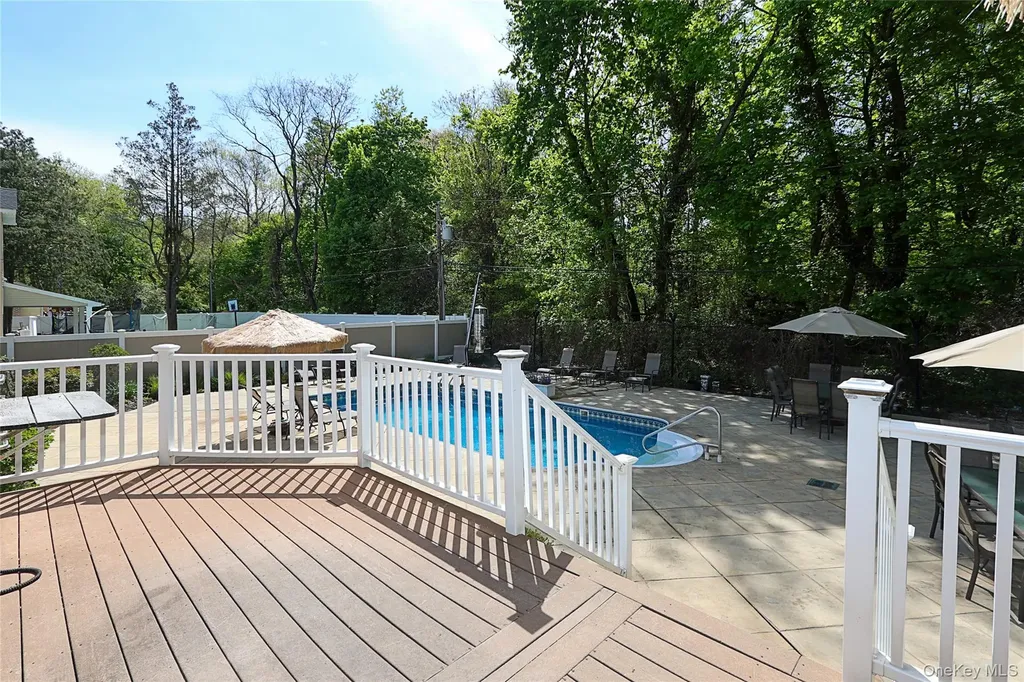 26 Daniel Drive Glen Cove NY 11542