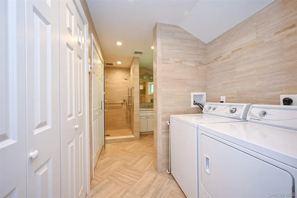 8 Roundabout Road Smithtown NY 11787