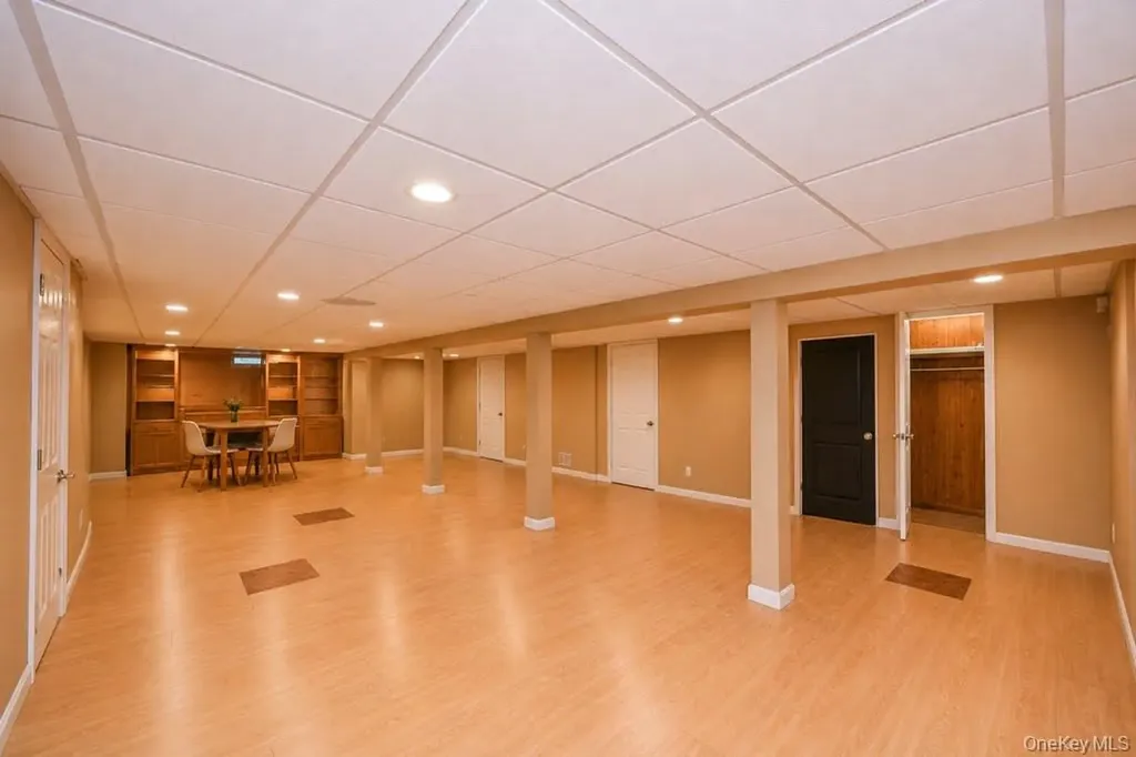 8 Roundabout Road Smithtown NY 11787
