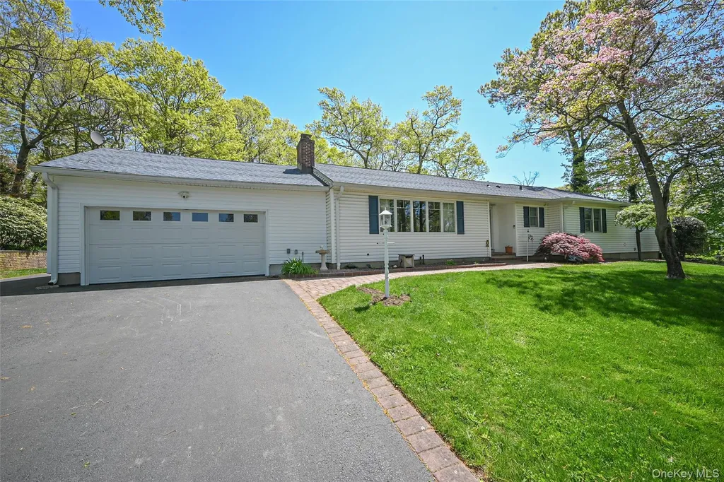 8 Roundabout Road Smithtown NY 11787