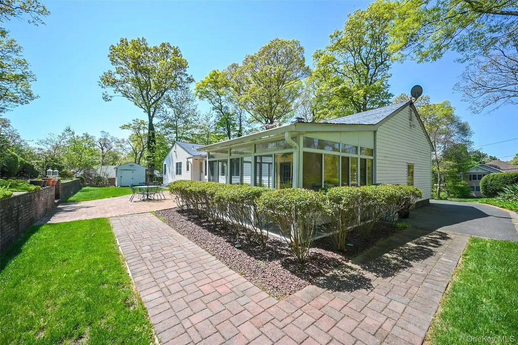 8 Roundabout Road Smithtown NY 11787