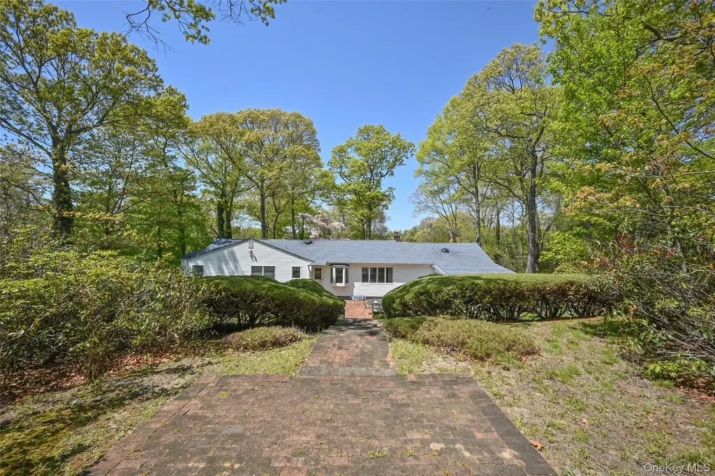 8 Roundabout Road Smithtown NY 11787