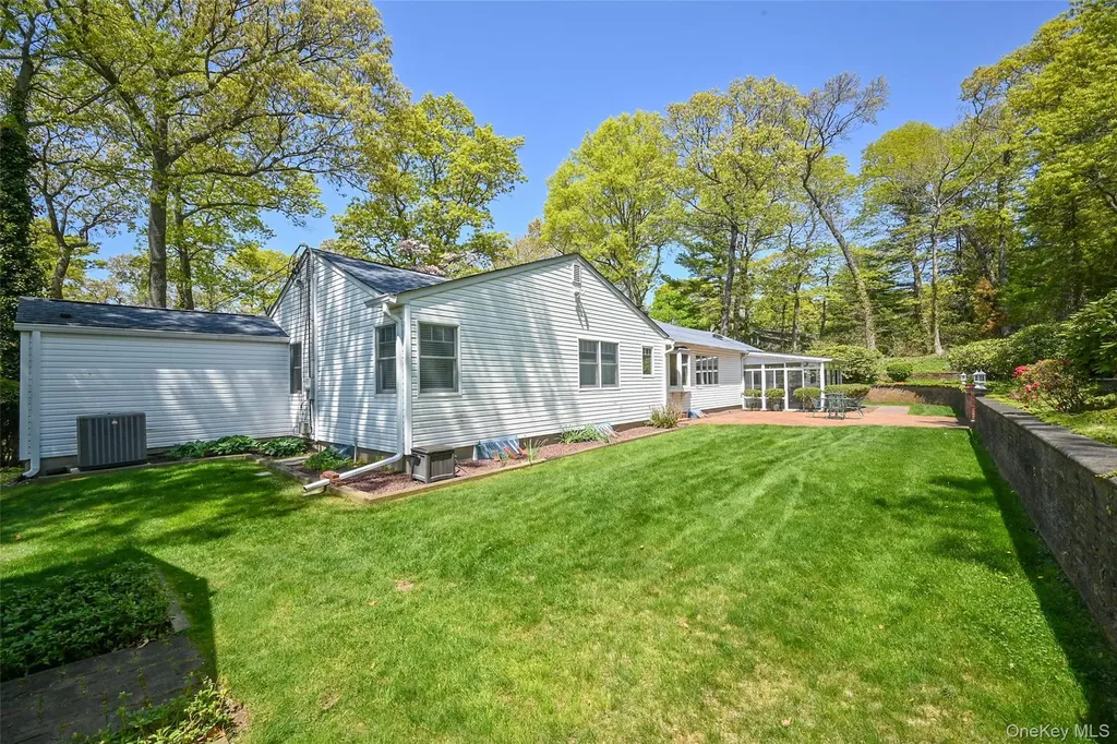 8 Roundabout Road Smithtown NY 11787