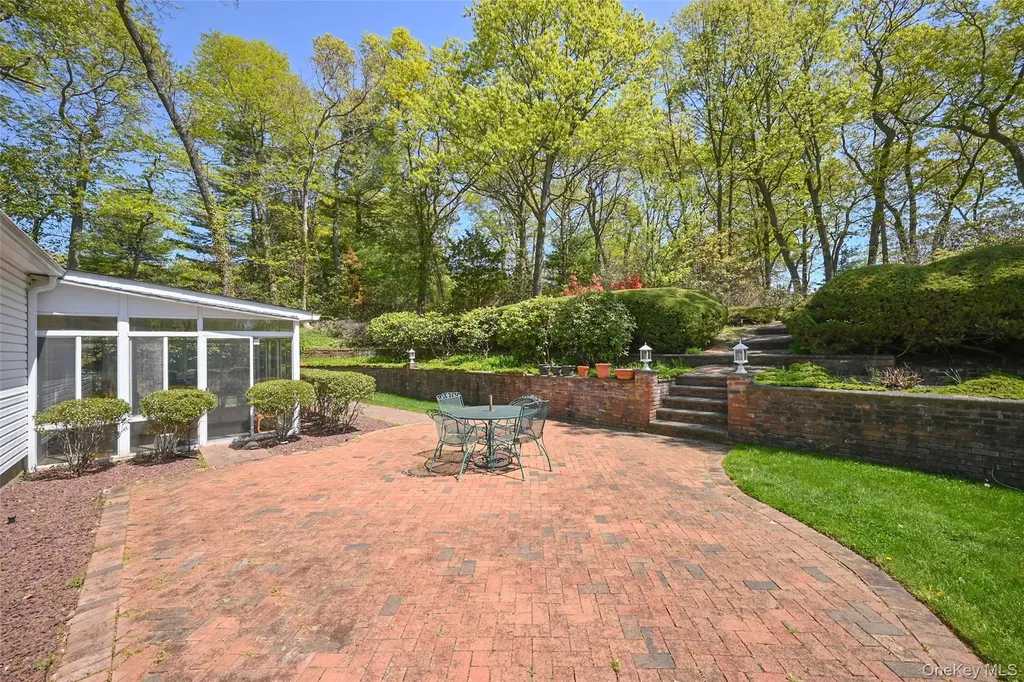 8 Roundabout Road Smithtown NY 11787