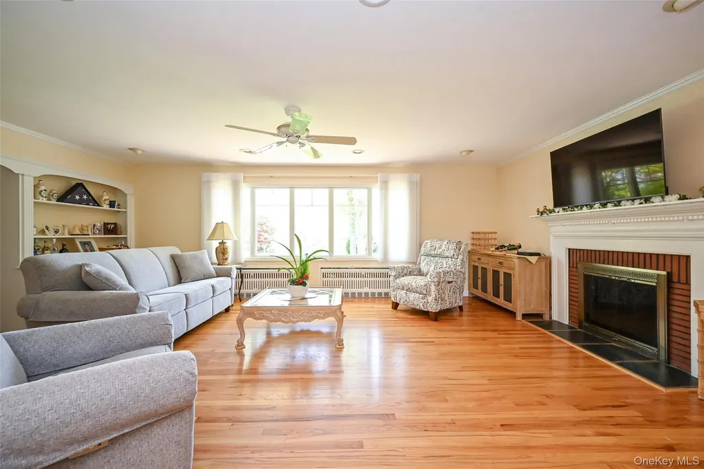 8 Roundabout Road Smithtown NY 11787