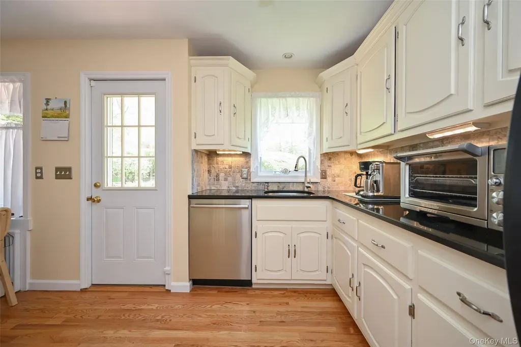 8 Roundabout Road Smithtown NY 11787