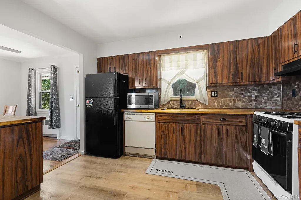 57 Homecrest Oval Yonkers NY 10703
