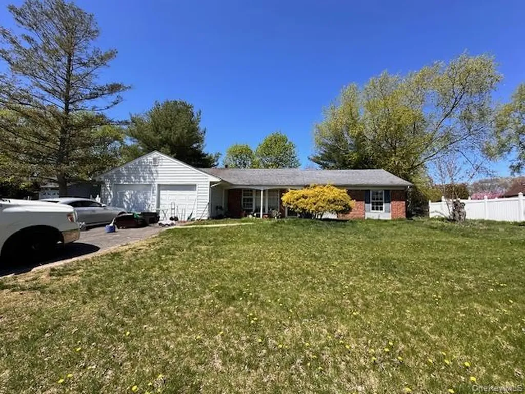 5 Orleans Green Coram NY 11727