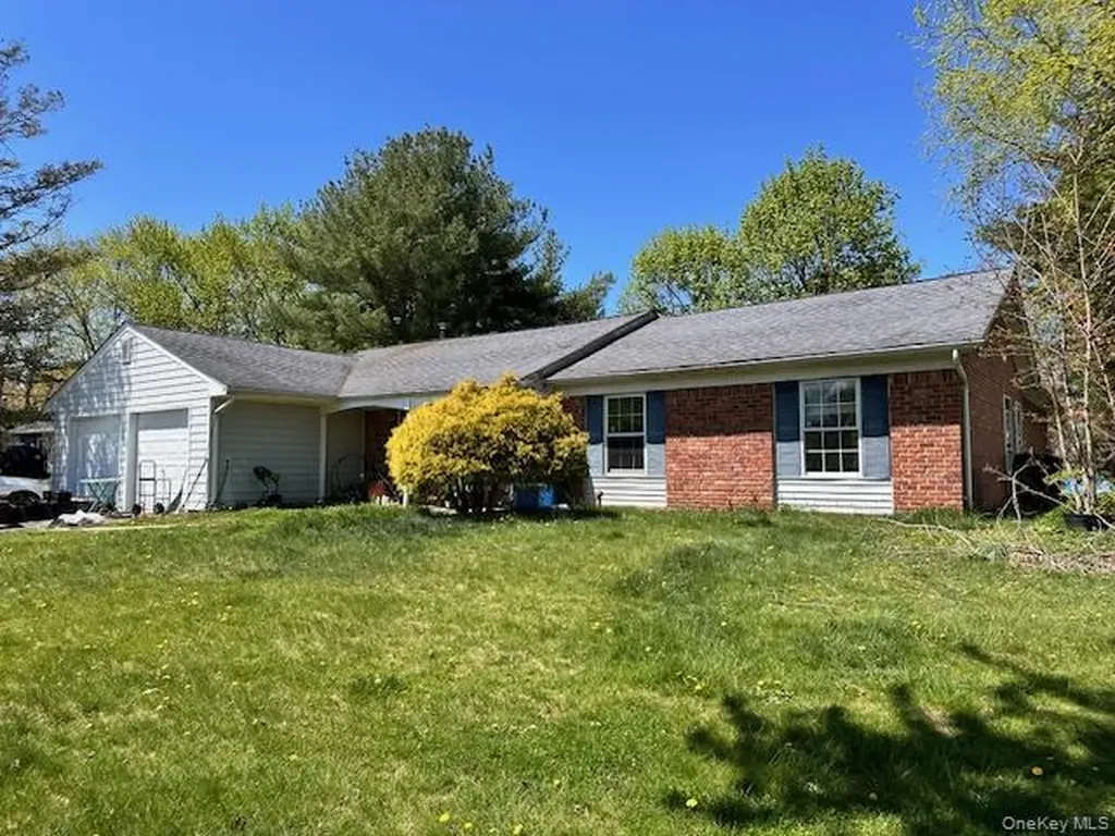 5 Orleans Green Coram NY 11727