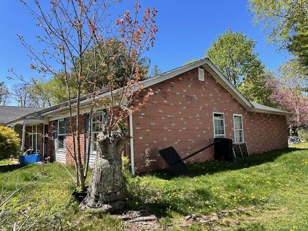 5 Orleans Green Coram NY 11727