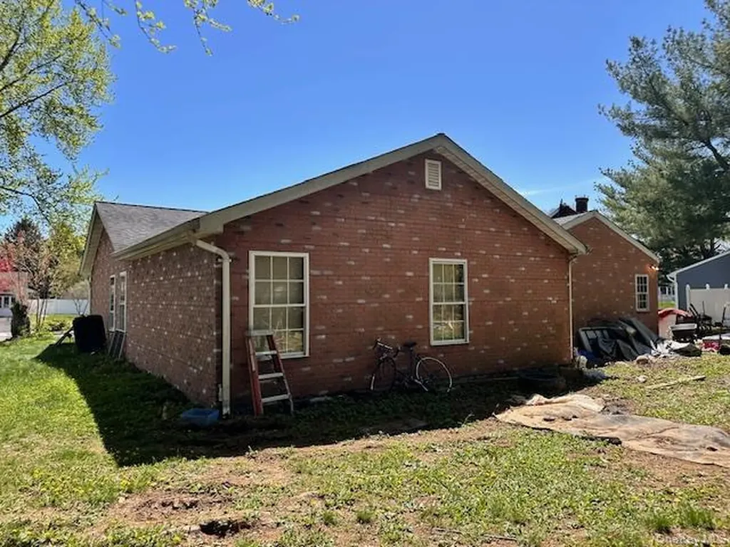 5 Orleans Green Coram NY 11727