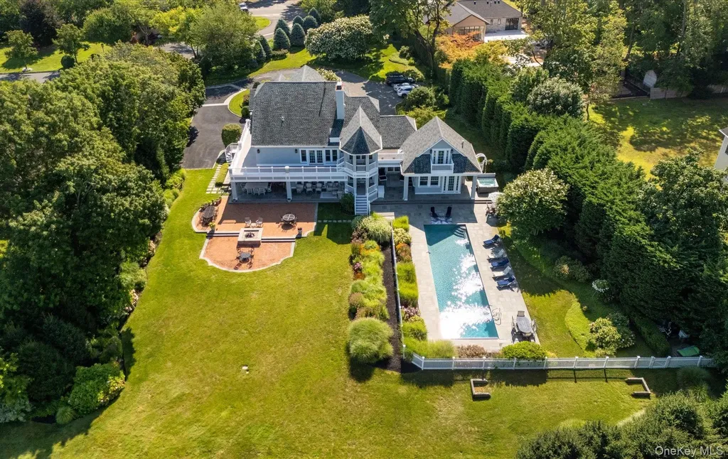 1 Pembroke Drive Glen Cove NY 11542
