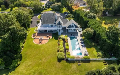1 Pembroke Drive Glen Cove NY 11542