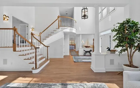 1 Pembroke Drive Glen Cove NY 11542