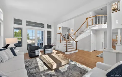 1 Pembroke Drive Glen Cove NY 11542