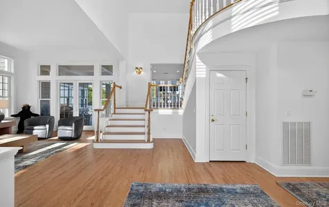 1 Pembroke Drive Glen Cove NY 11542