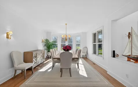 1 Pembroke Drive Glen Cove NY 11542