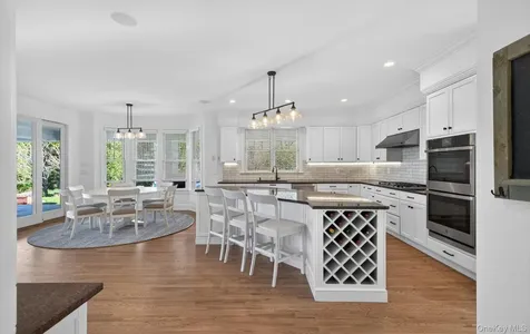 1 Pembroke Drive Glen Cove NY 11542