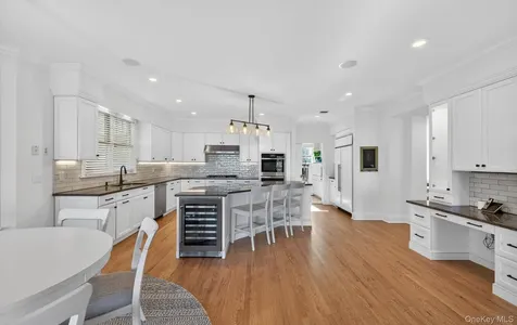 1 Pembroke Drive Glen Cove NY 11542