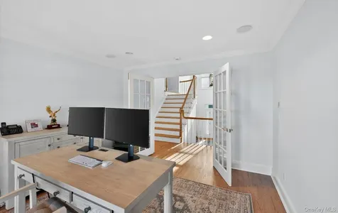 1 Pembroke Drive Glen Cove NY 11542