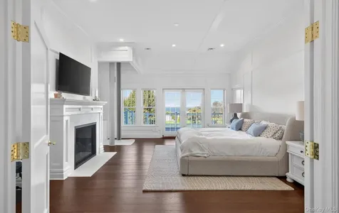 1 Pembroke Drive Glen Cove NY 11542
