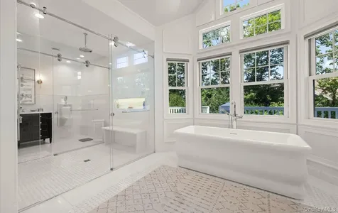 1 Pembroke Drive Glen Cove NY 11542