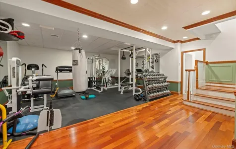1 Pembroke Drive Glen Cove NY 11542
