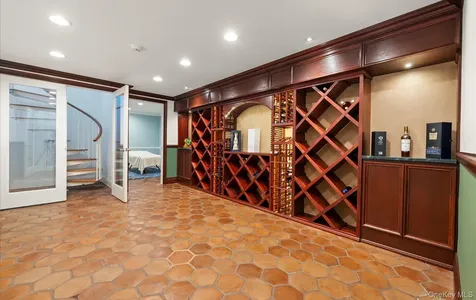 1 Pembroke Drive Glen Cove NY 11542
