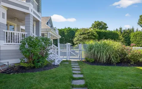 1 Pembroke Drive Glen Cove NY 11542