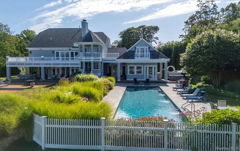 1 Pembroke Drive Glen Cove NY 11542