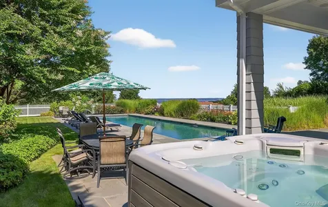 1 Pembroke Drive Glen Cove NY 11542