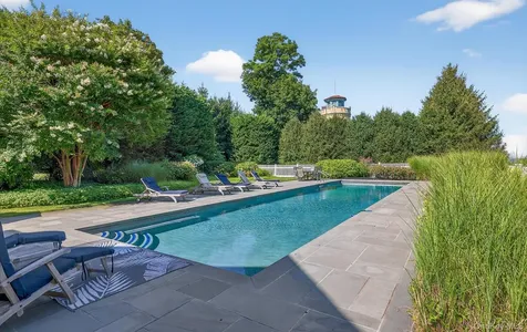 1 Pembroke Drive Glen Cove NY 11542