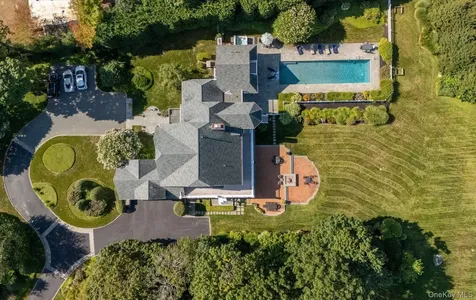 1 Pembroke Drive Glen Cove NY 11542