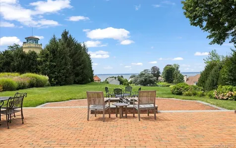 1 Pembroke Drive Glen Cove NY 11542