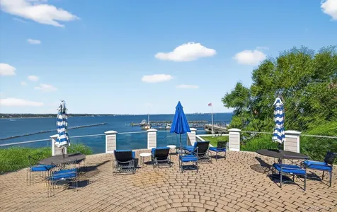 1 Pembroke Drive Glen Cove NY 11542