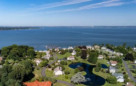 1 Pembroke Drive Glen Cove NY 11542