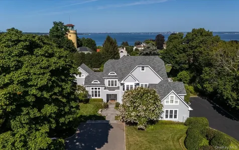 1 Pembroke Drive Glen Cove NY 11542