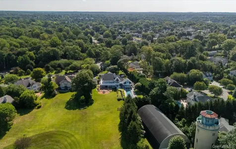 1 Pembroke Drive Glen Cove NY 11542