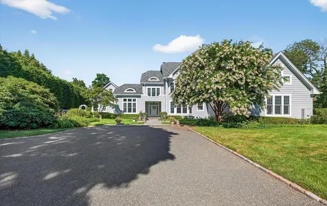 1 Pembroke Drive Glen Cove NY 11542